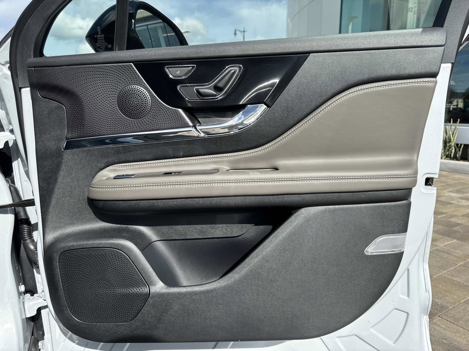 2026 Lincoln Corsair Premiere - Photo 17