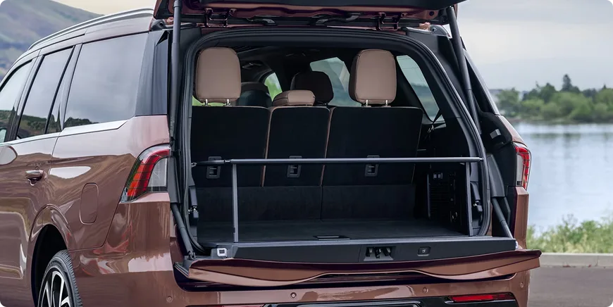 Lincoln Navigator open cargo area