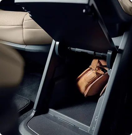 Lincoln Navigator cargo storage detail