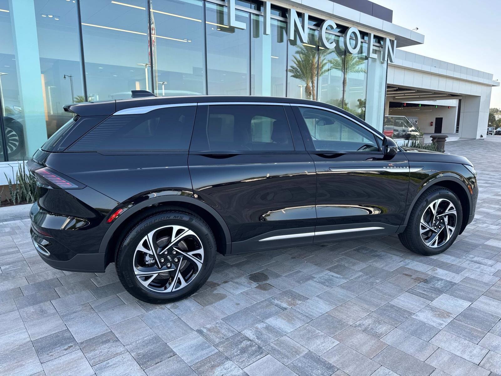 2025 Lincoln Nautilus Premiere photo 2