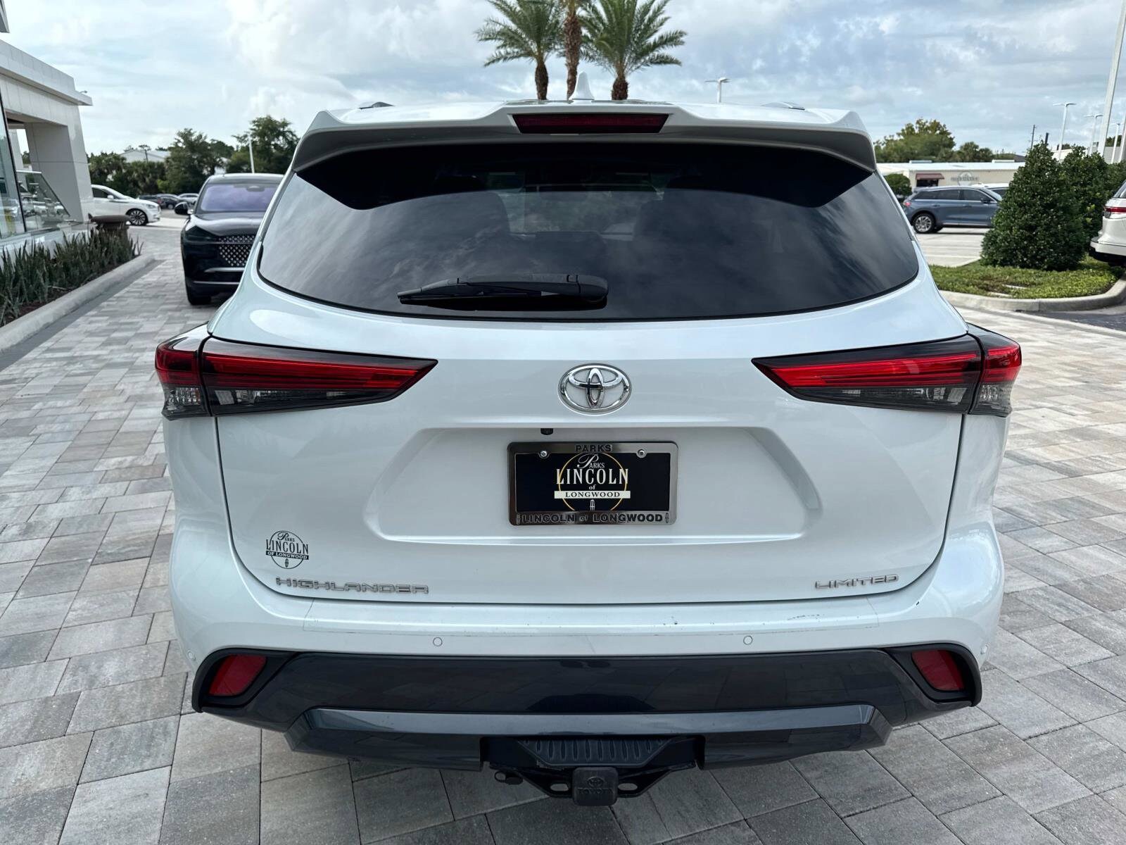2022 Toyota Highlander Limited photo 3