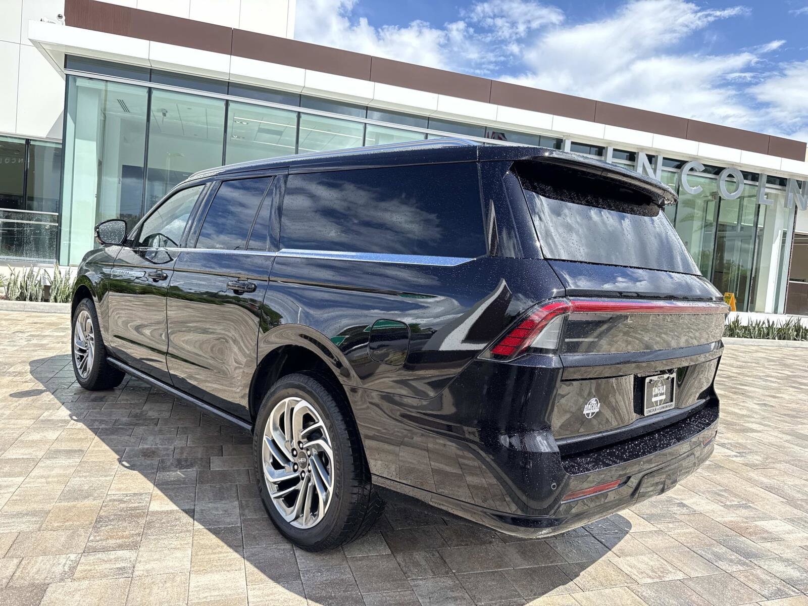 2025 Lincoln Navigator L Reserve photo 3