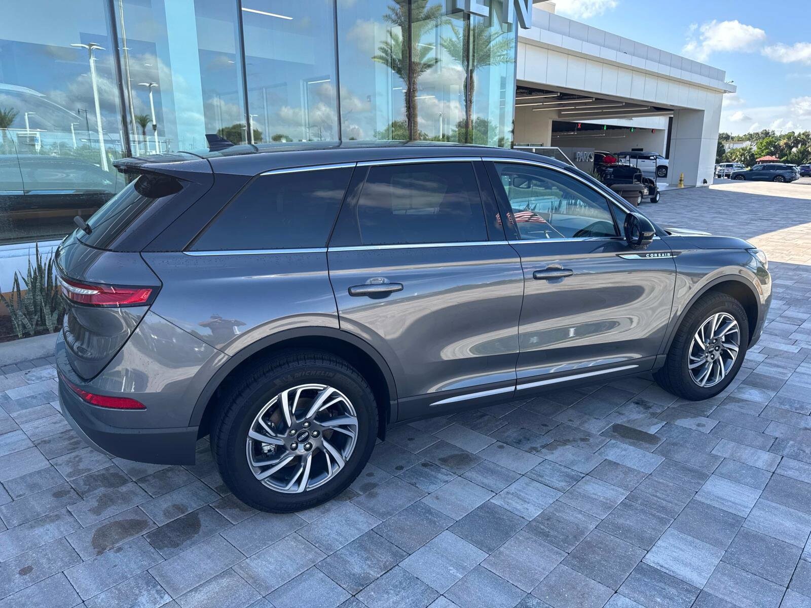 2025 Lincoln Corsair Premiere photo 2