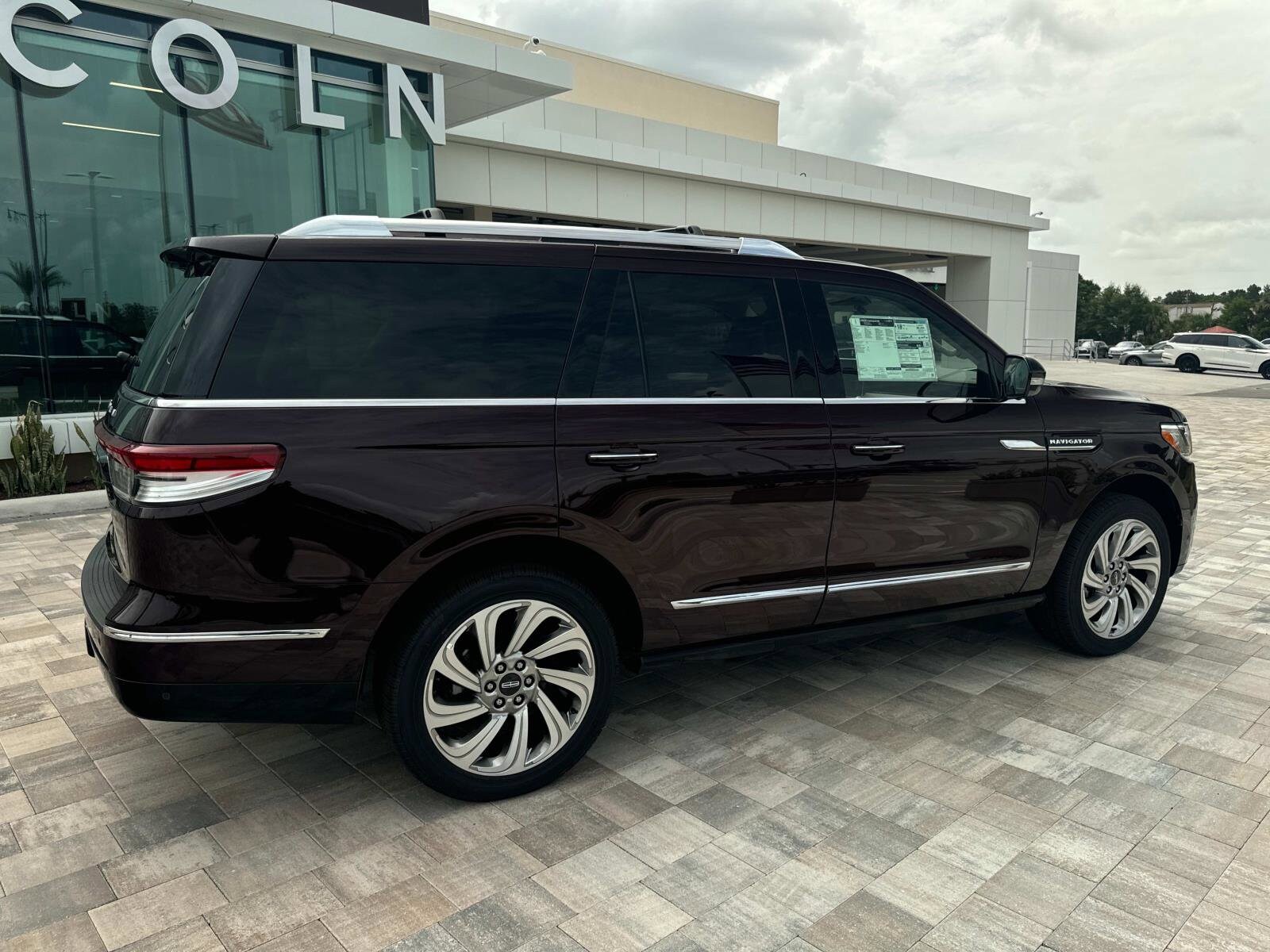 2024 Lincoln Navigator Reserve photo 2