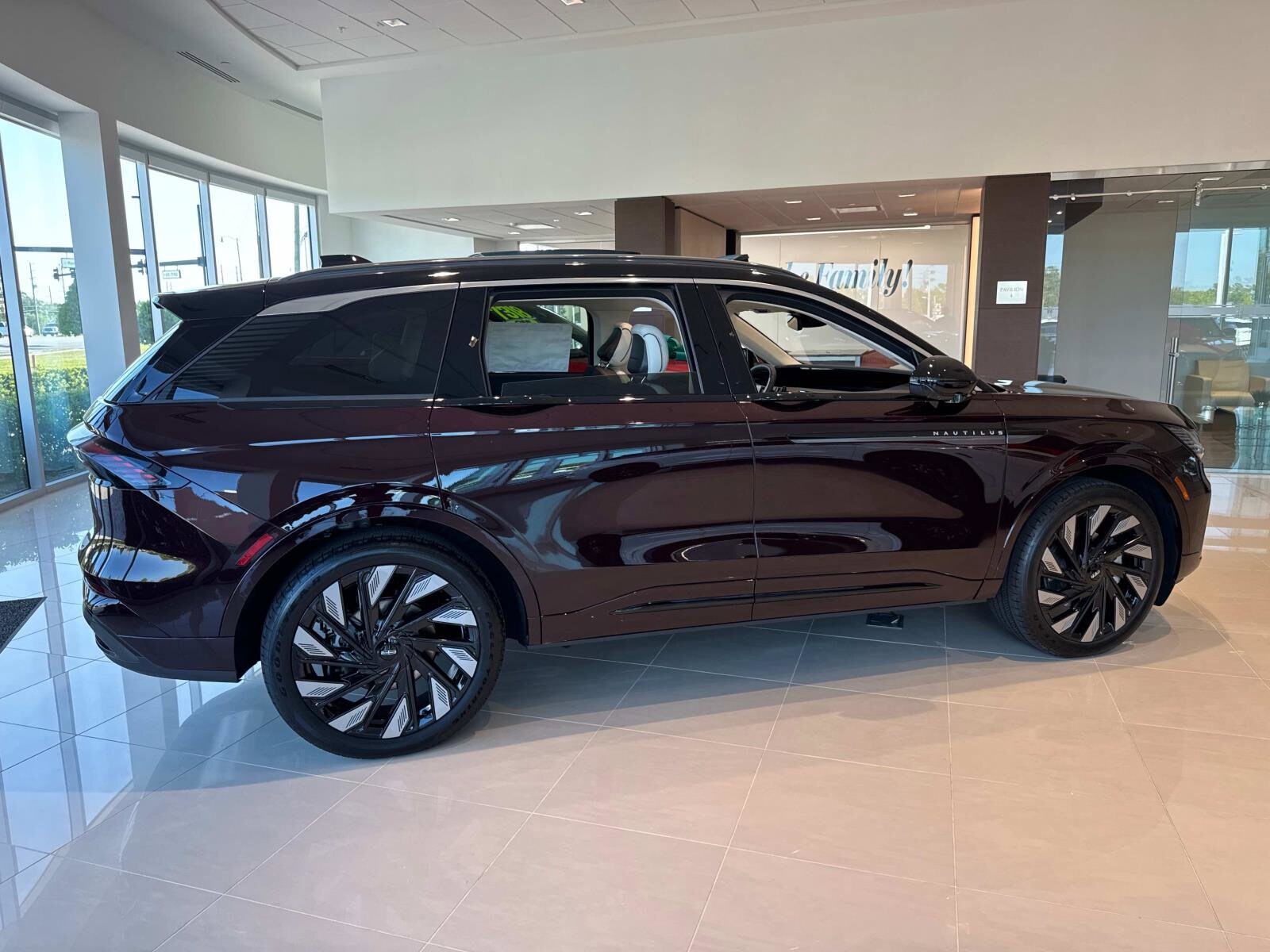 2025 Lincoln Nautilus Black Label photo 2