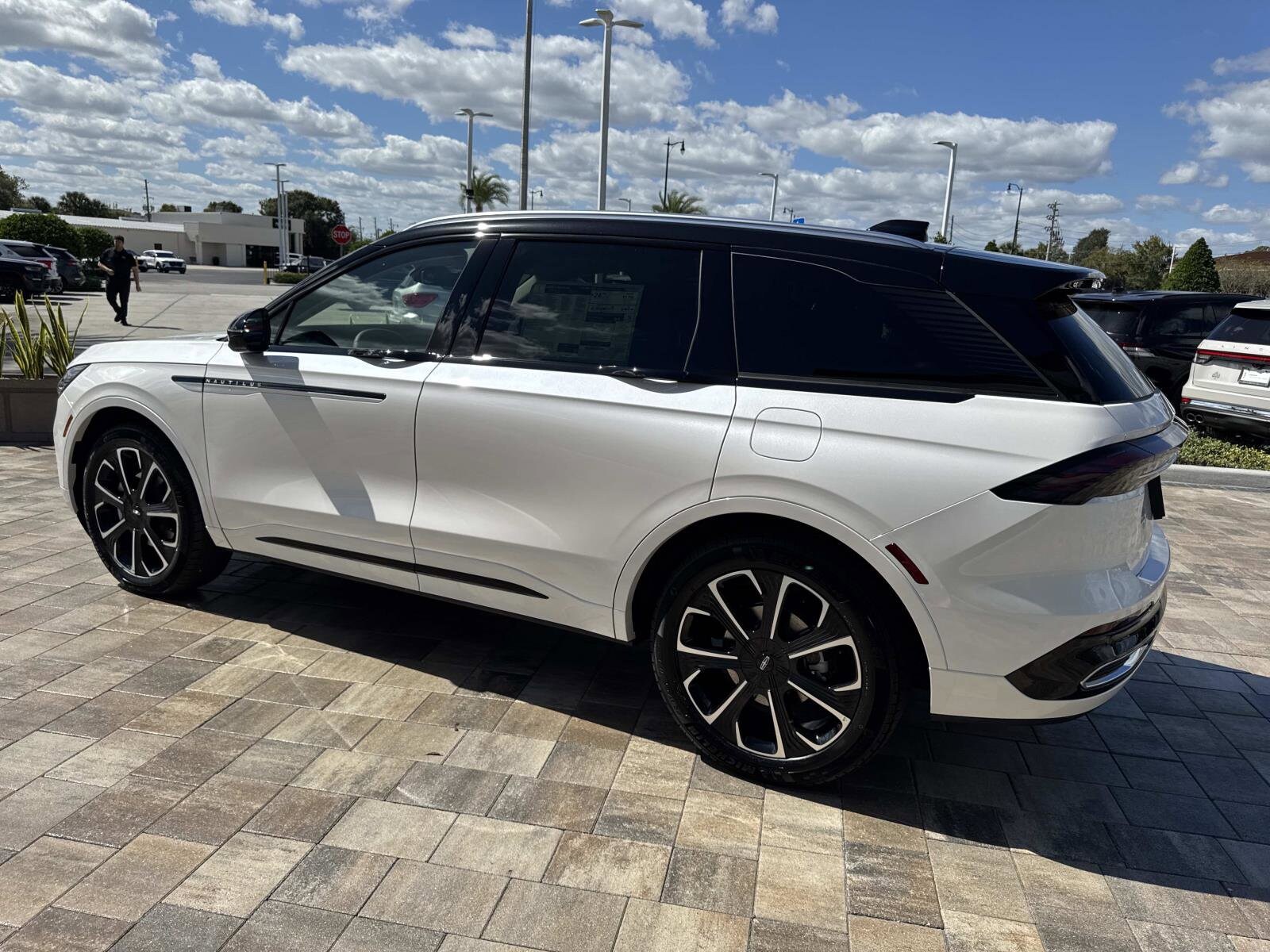 2026 Lincoln Nautilus Reserve photo 4