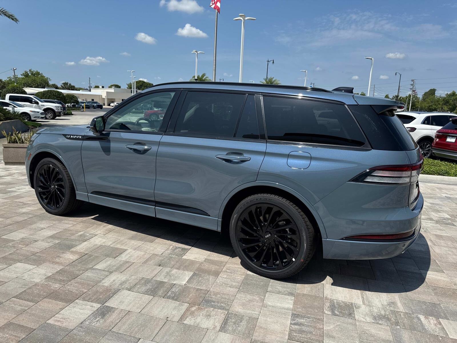 2025 Lincoln Aviator Reserve photo 4
