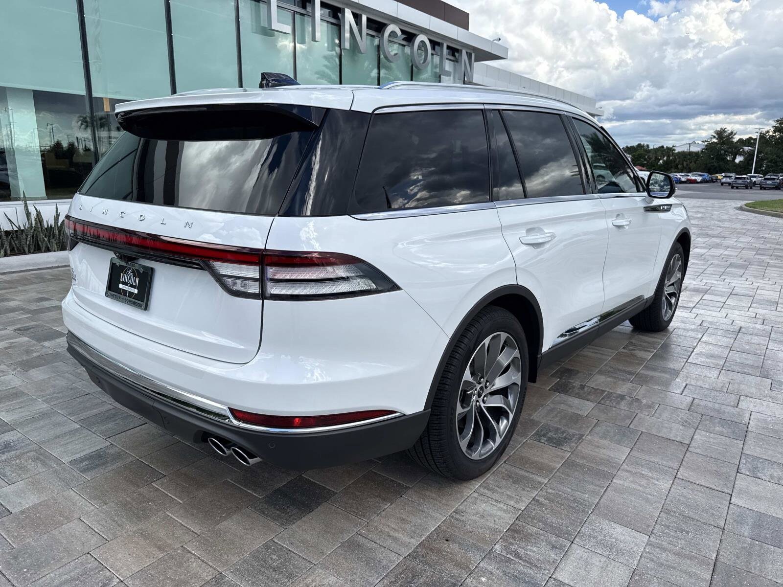 2025 Lincoln Aviator Reserve photo 2