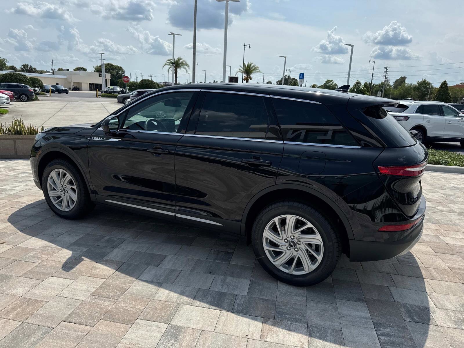 2025 Lincoln Corsair Premiere photo 4