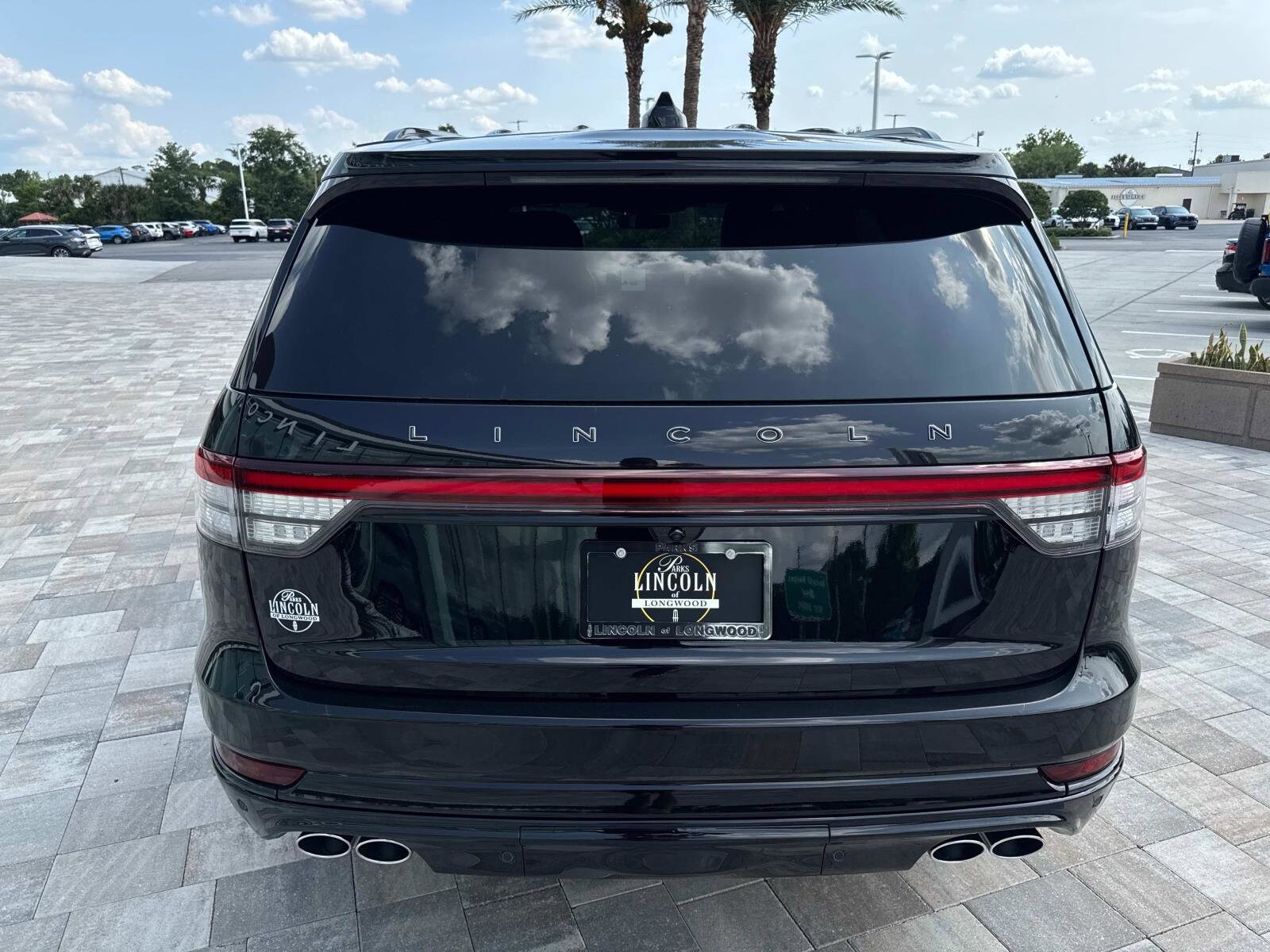 2025 Lincoln Aviator Black Label photo 3