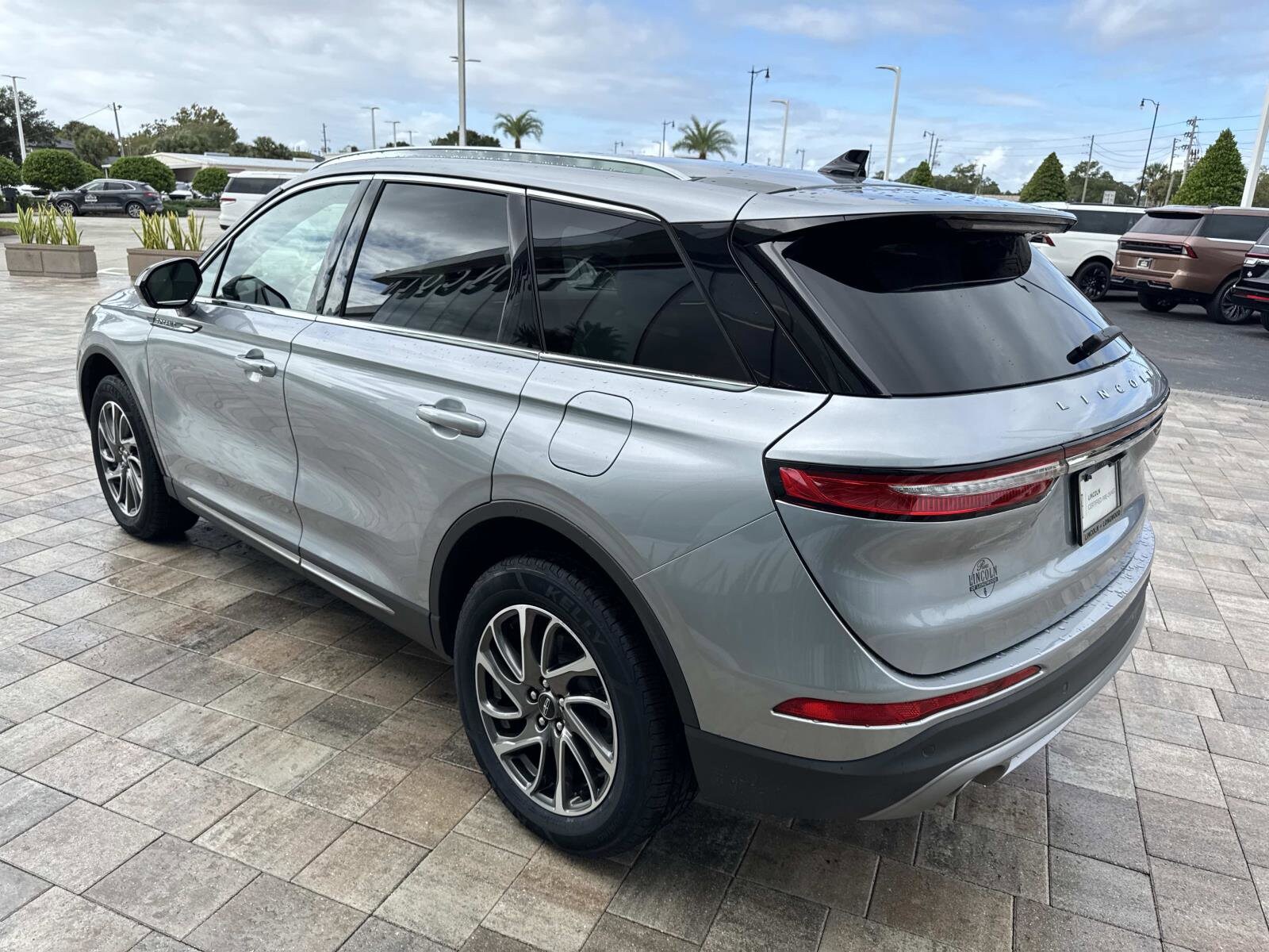 2021 Lincoln Corsair Standard photo 4