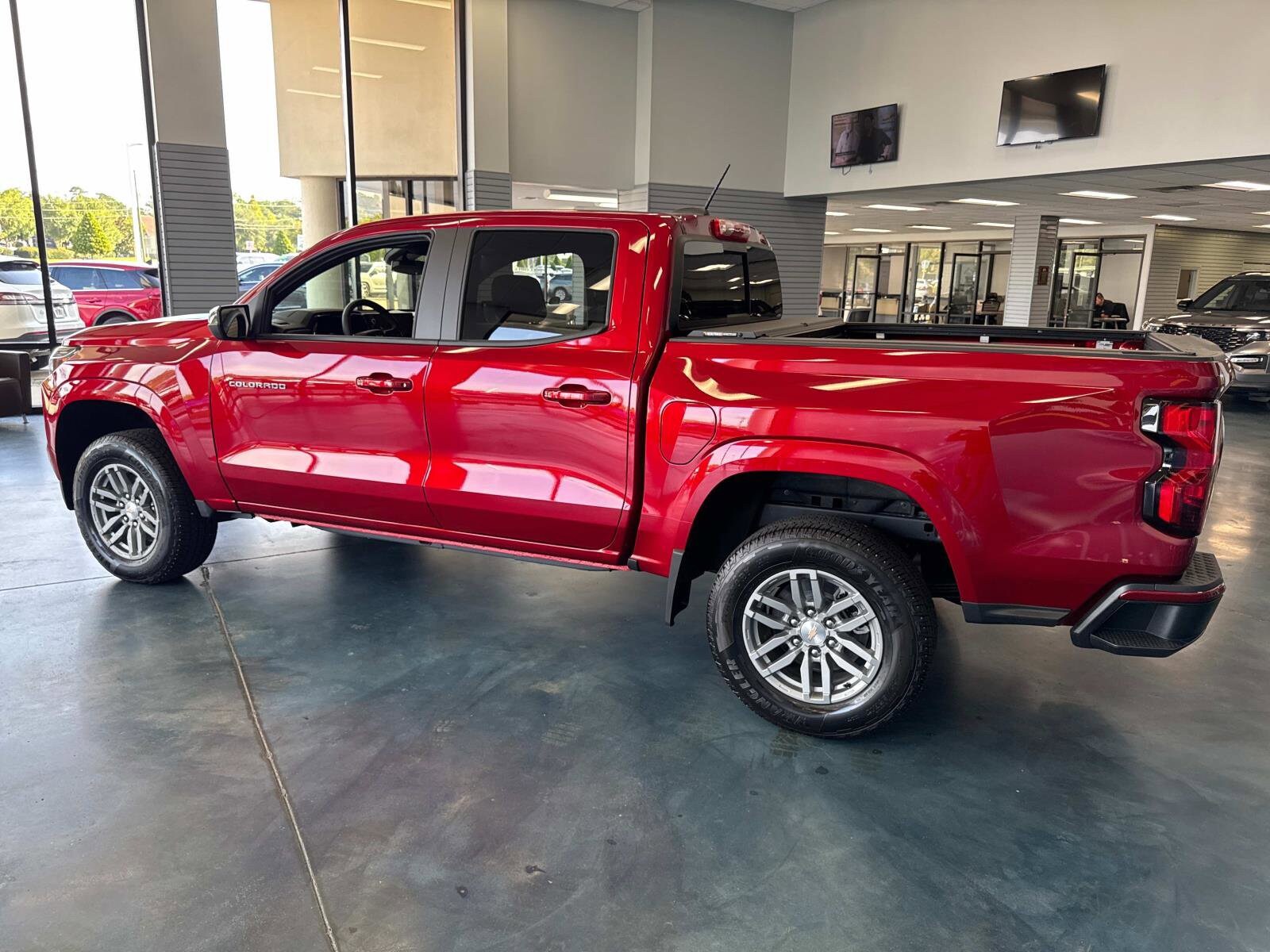 2024 Chevrolet Colorado LT photo 4