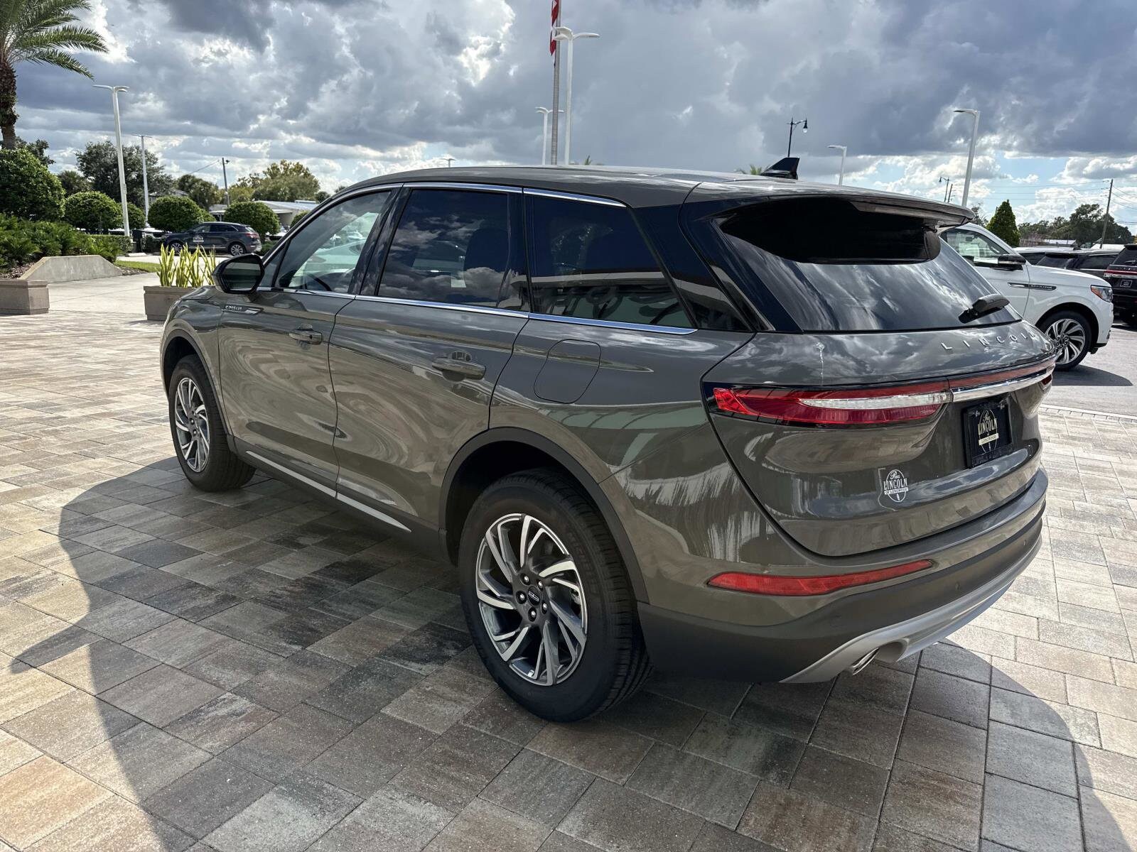 2025 Lincoln Corsair Premiere photo 4