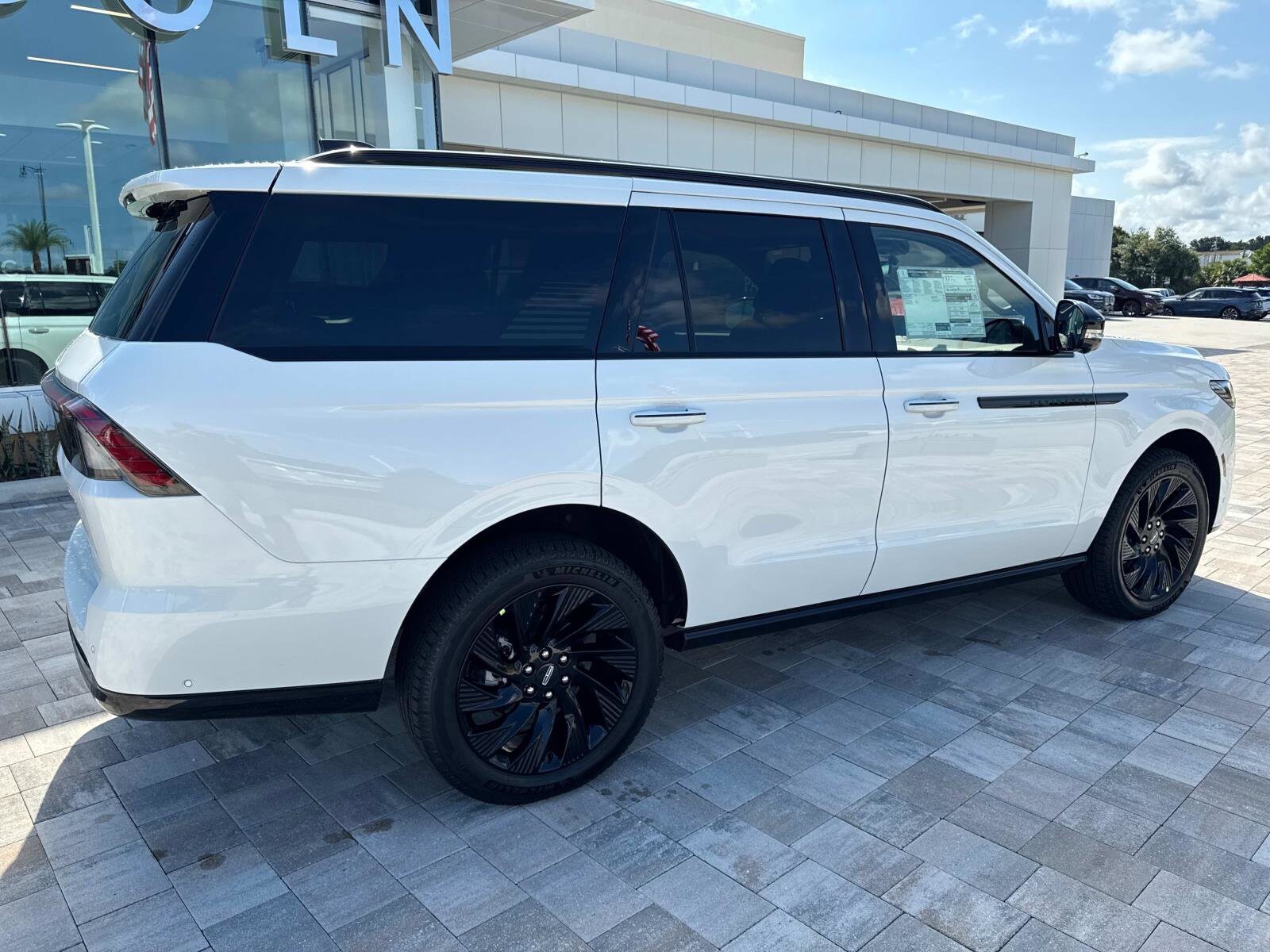 2025 Lincoln Navigator Reserve photo 2