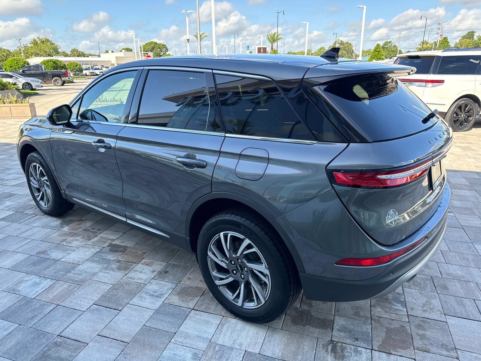 2025 Lincoln Corsair Premiere photo 4