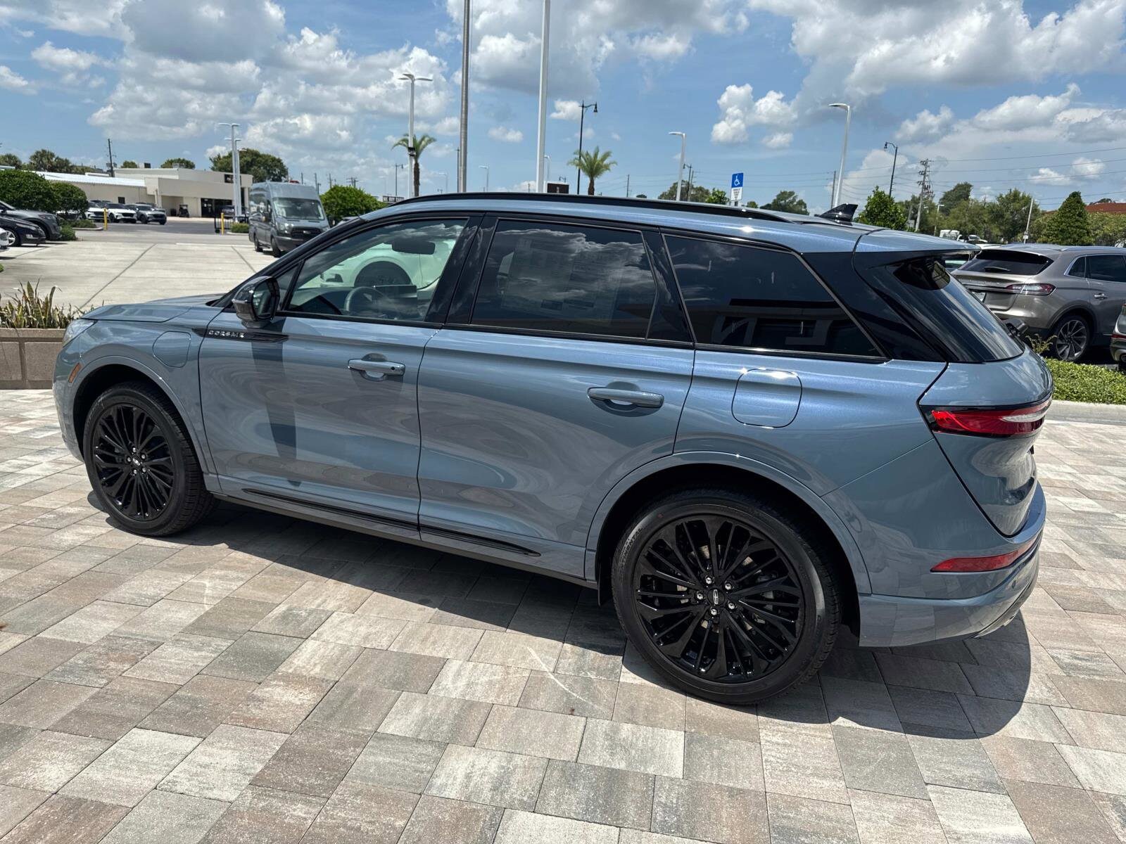 2025 Lincoln Corsair Grand Touring photo 4