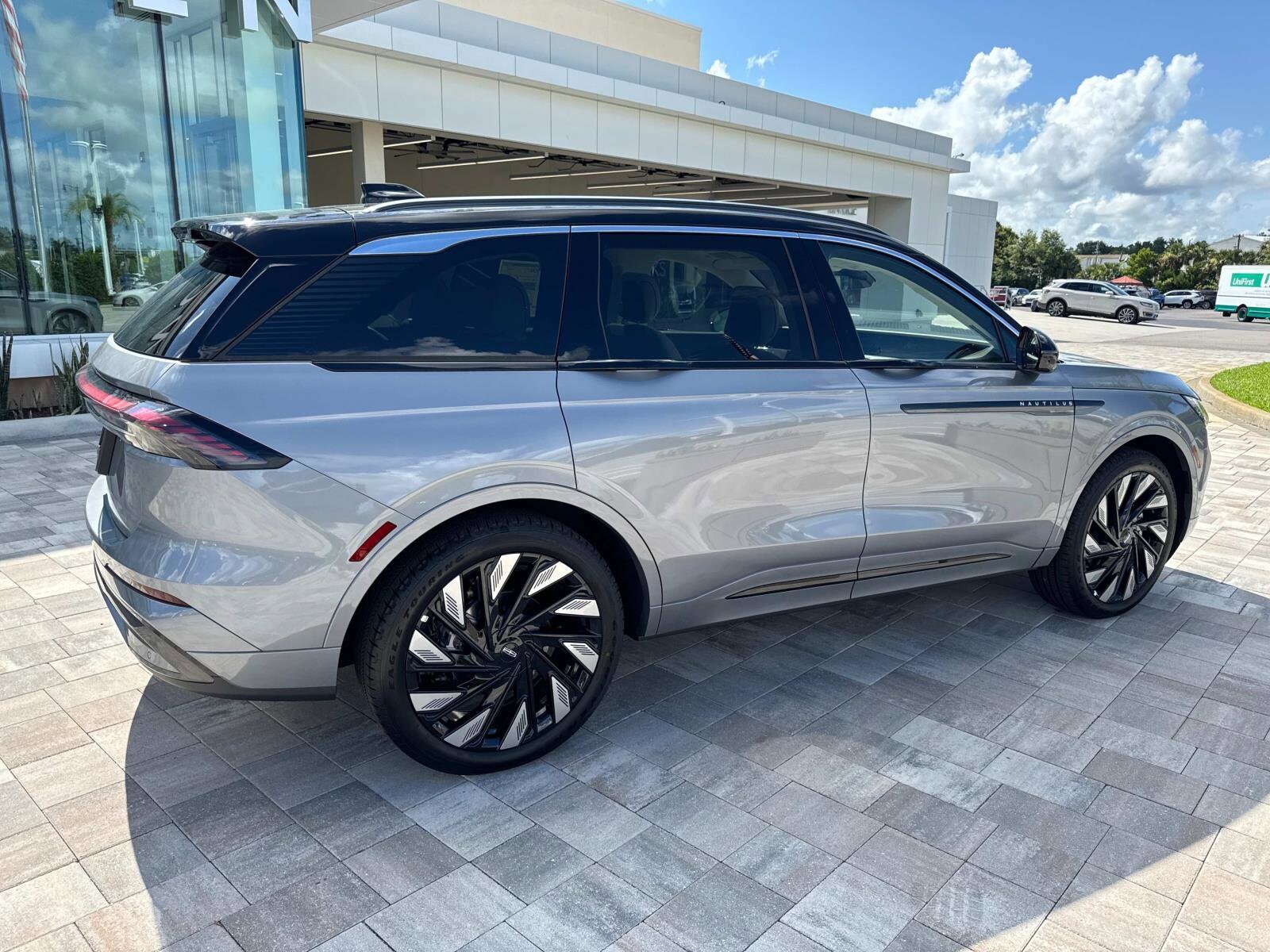 2025 Lincoln Nautilus Black Label photo 2