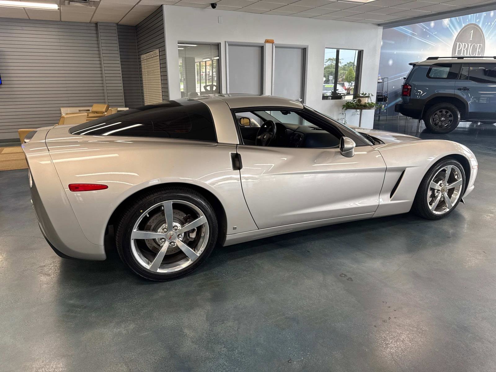 Used 2008 Chevrolet Corvette Base with VIN 1G1YY26WX85114985 for sale in Longwood, FL