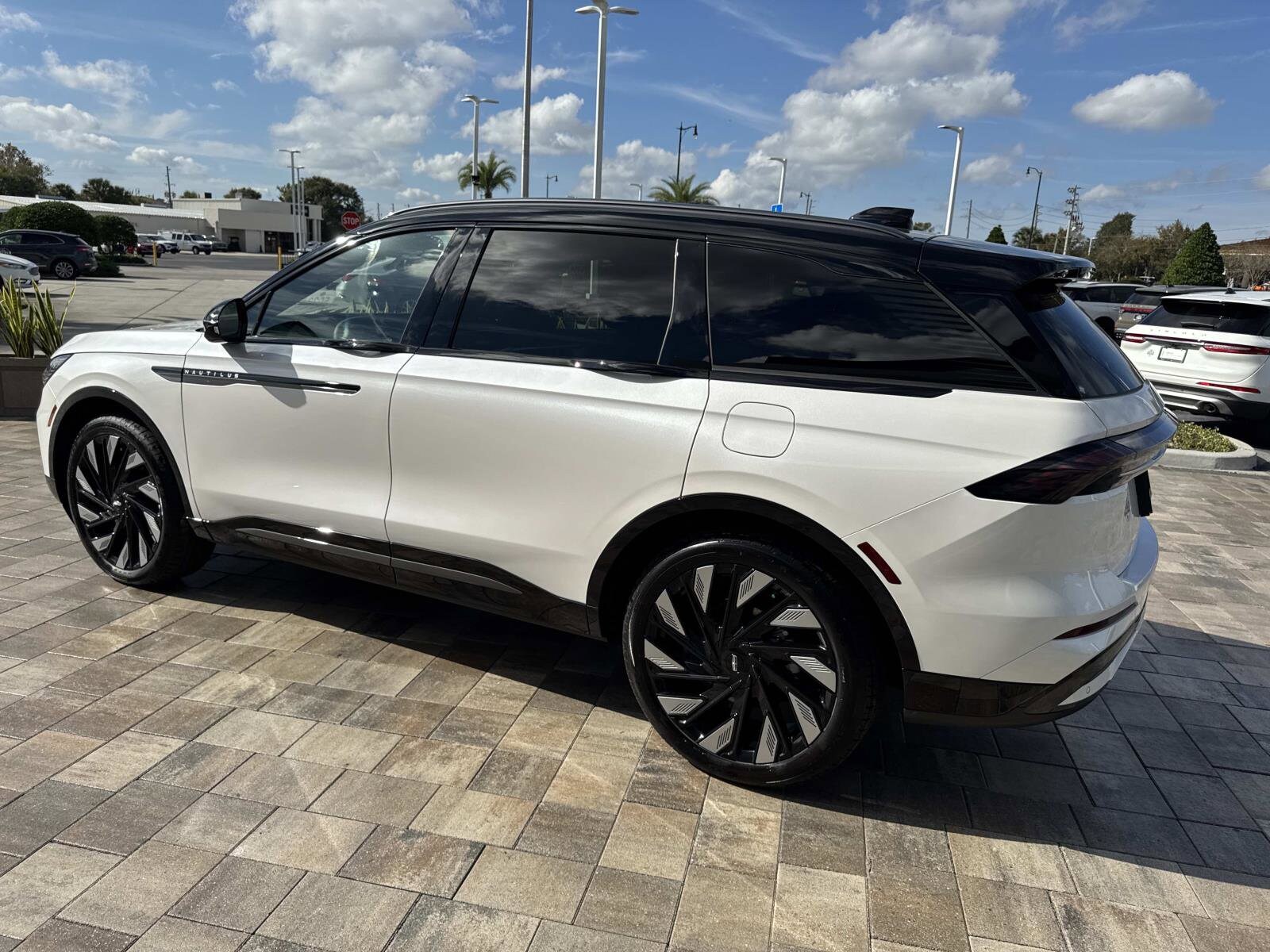 2026 Lincoln Nautilus Reserve photo 4