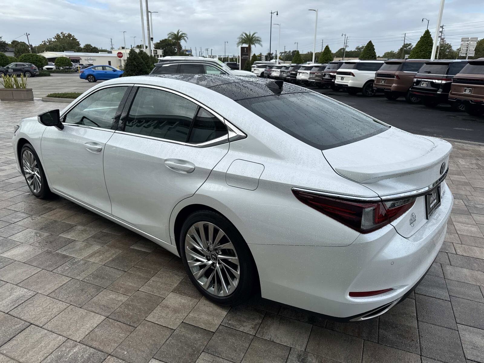 2022 Lexus ES 350 Ultra Luxury photo 4