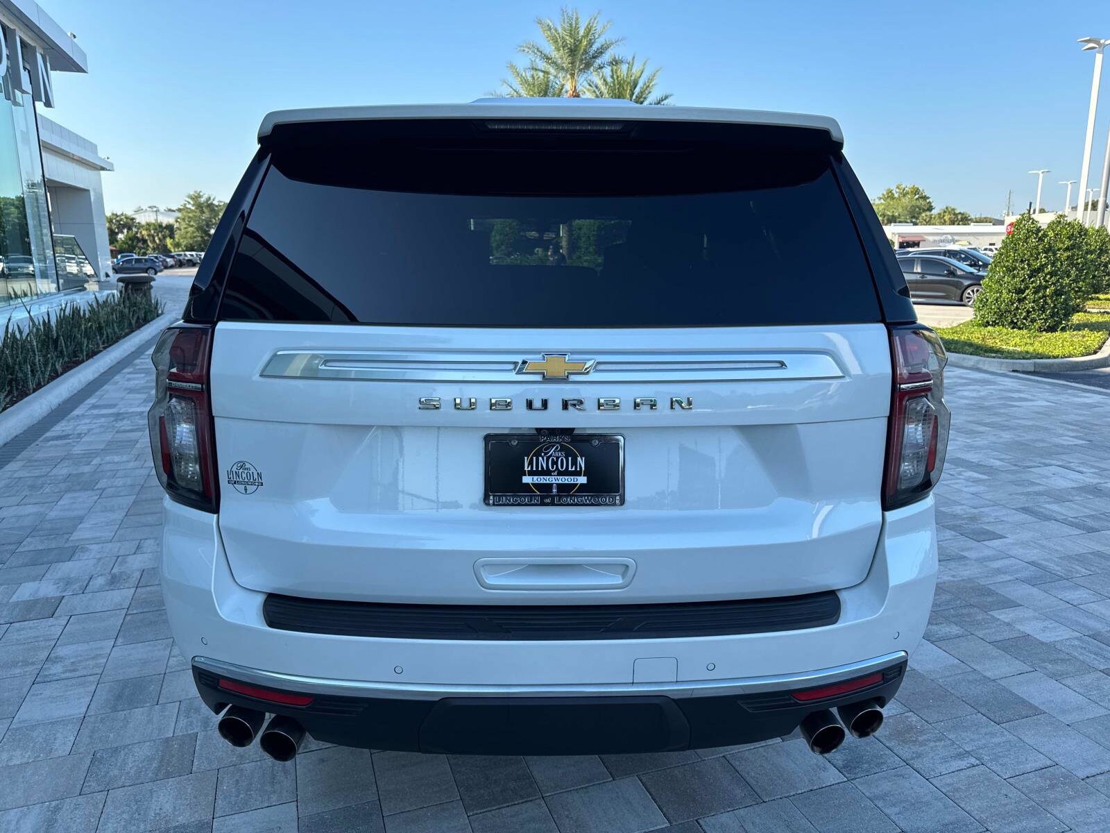 2021 Chevrolet Suburban High Country photo 3