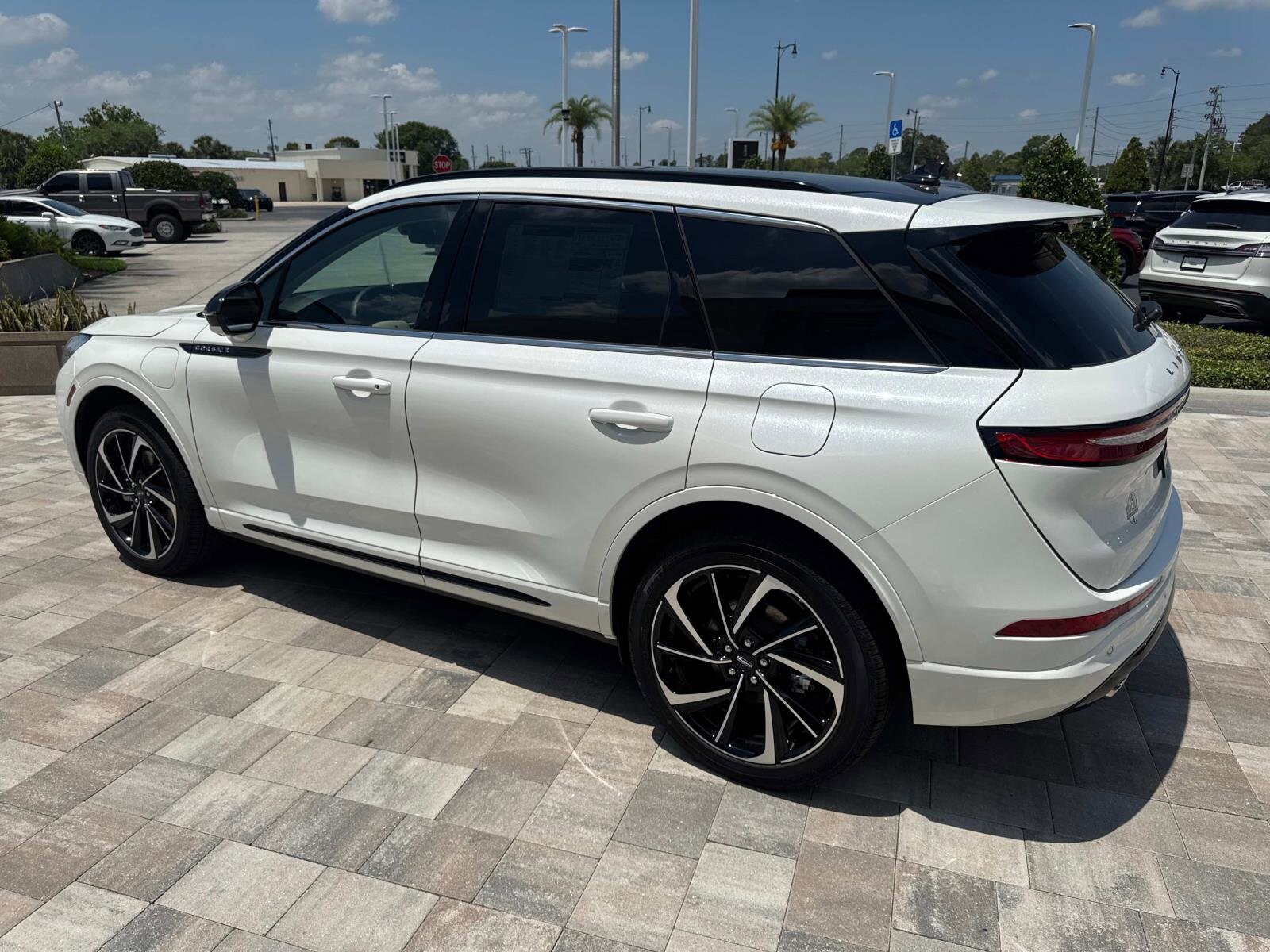 2025 Lincoln Corsair Grand Touring photo 4
