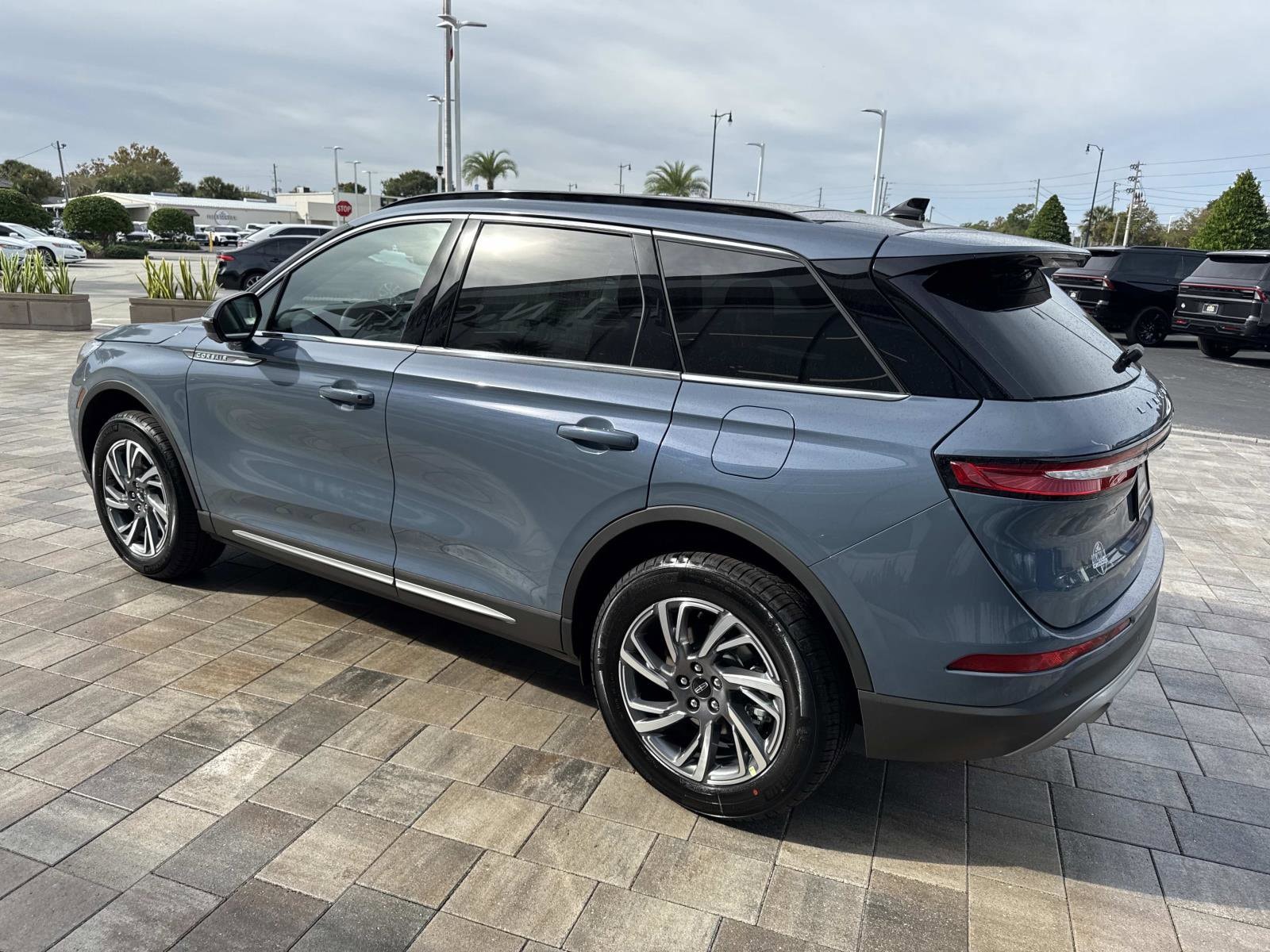 2026 Lincoln Corsair Premiere photo 4