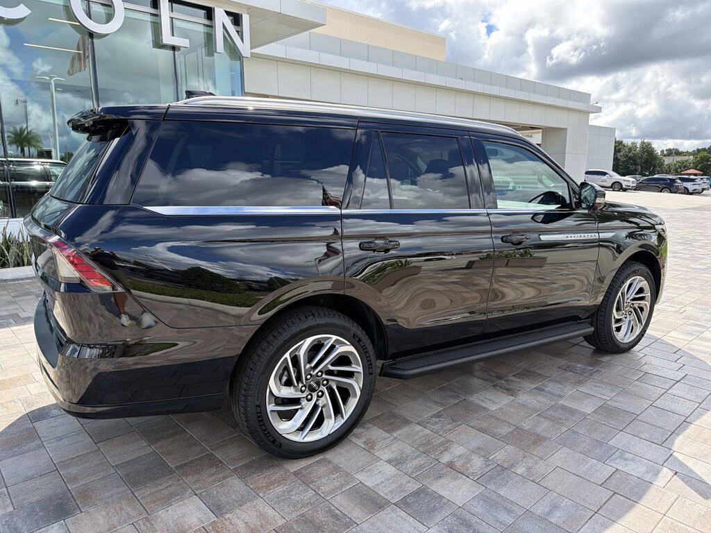 New 2027 Lincoln Navigator Premiere SUV