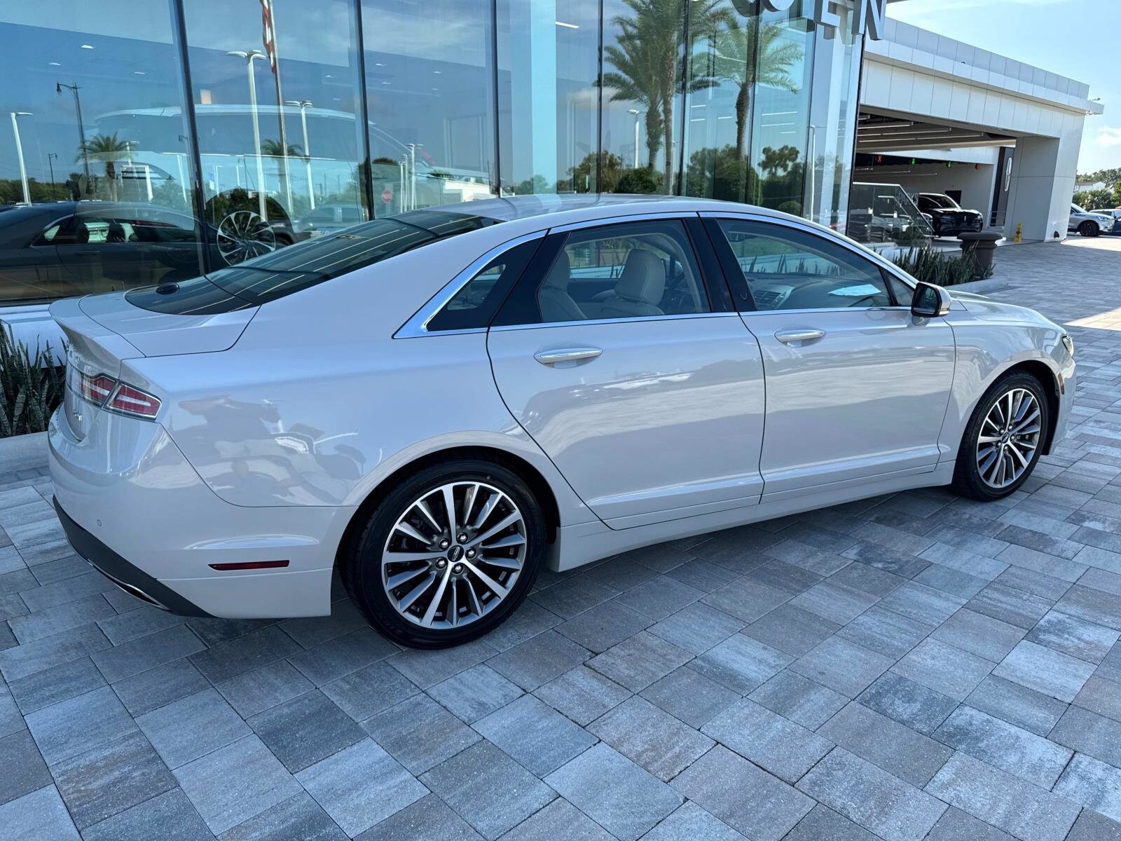 2020 Lincoln MKZ Standard photo 2
