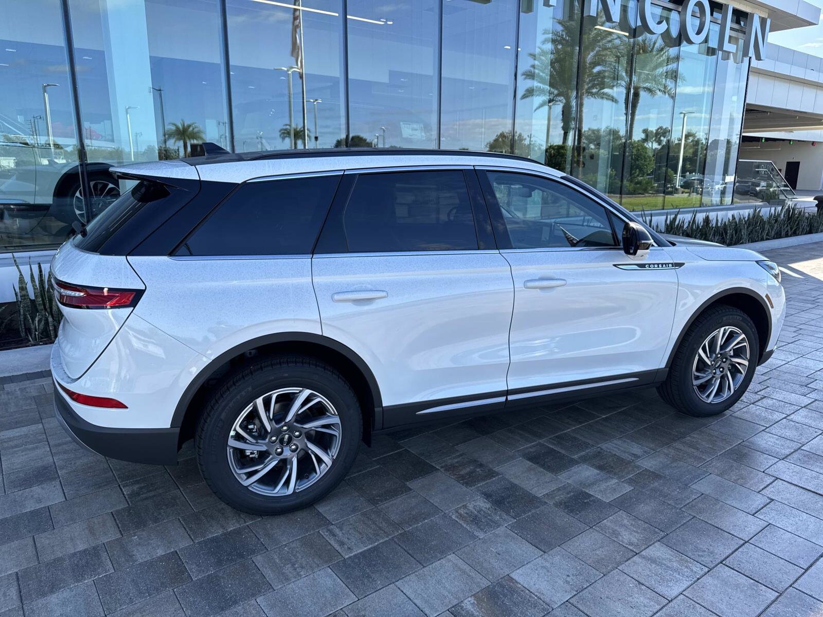 2026 Lincoln Corsair Premiere photo 2