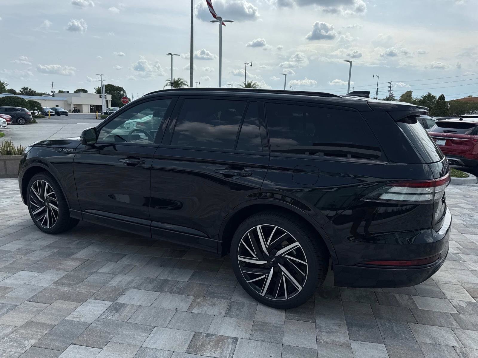 2025 Lincoln Aviator Black Label photo 4
