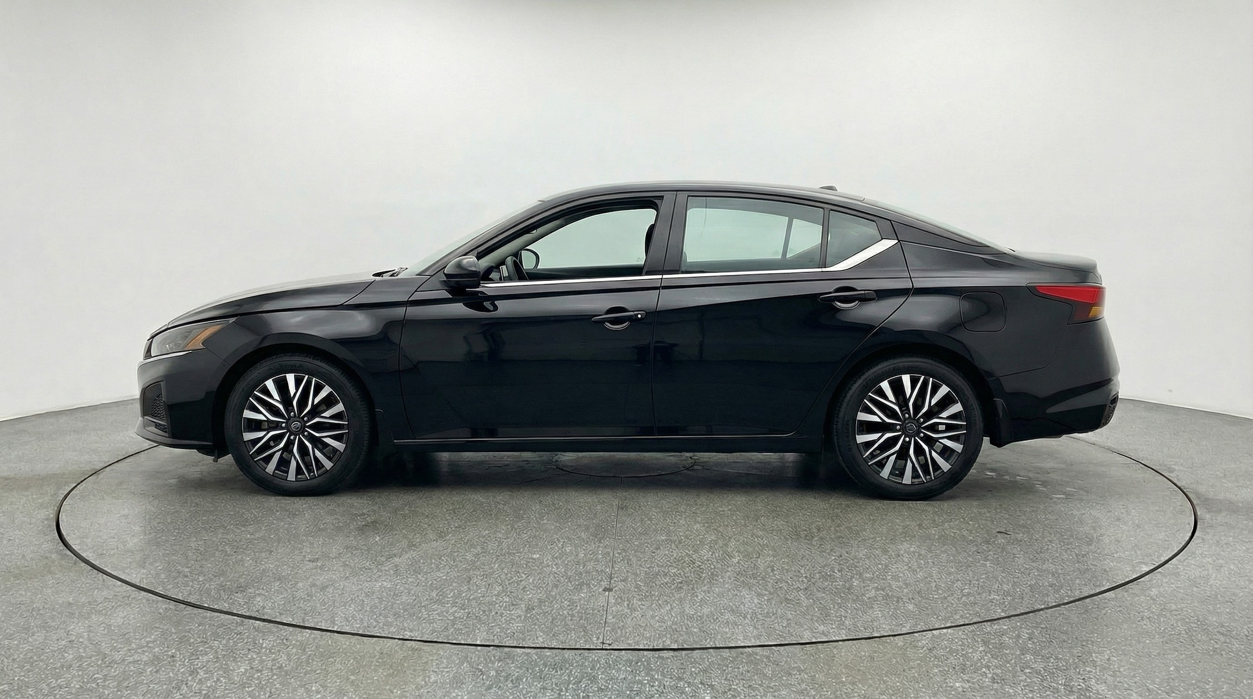 Thumbnail: 2025 Nissan Altima - 4