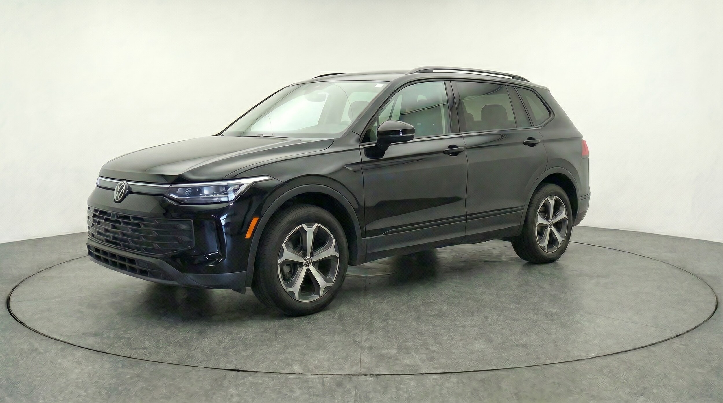 Thumbnail: 2026 Volkswagen Tiguan - 3