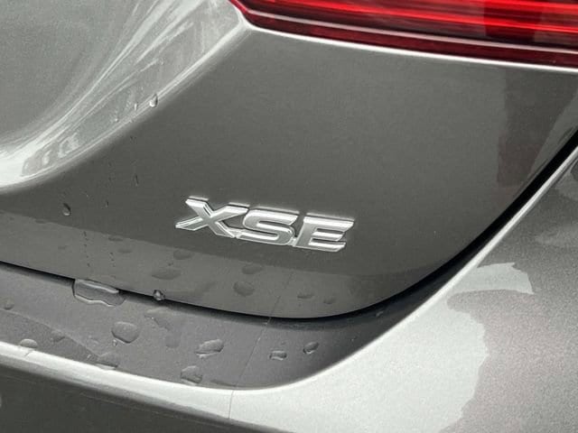 2022 Toyota Camry XSE - Photo 10