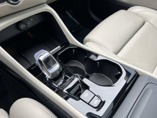 2023 Volvo XC40 Ultimate - Photo 24