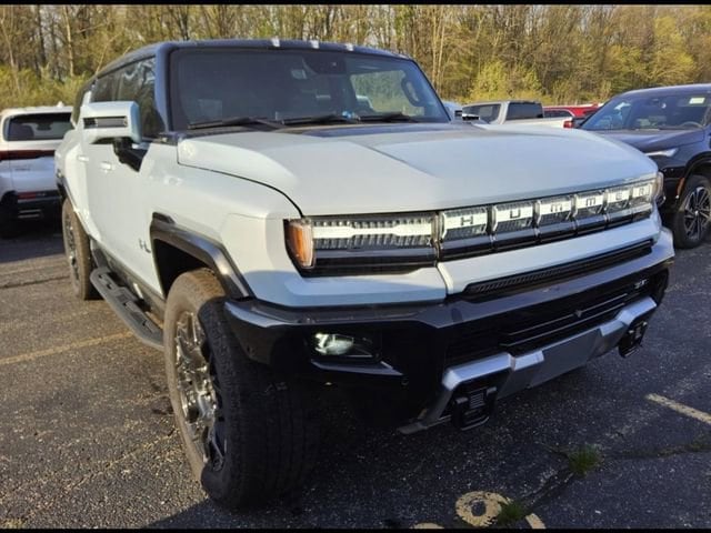 2025 GMC Hummer EV 2X SUV's photo