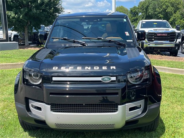 2024 Land Rover Defender 110 S photo 2