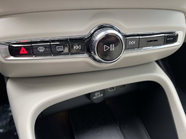 2023 Volvo XC40 Ultimate - Photo 23