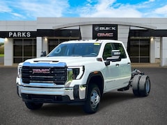 2026 GMC Sierra 3500 HD Chassis Cab Pro Truck