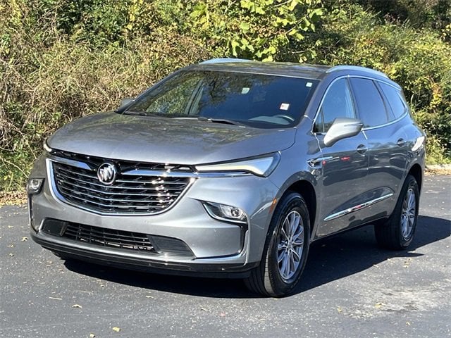 2023 Buick Enclave Essence's photo