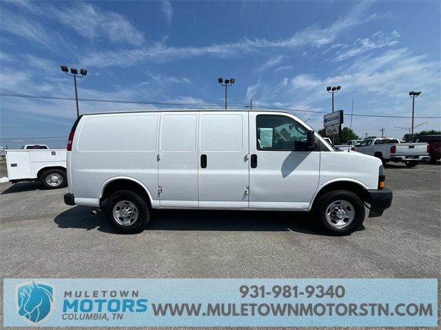 2022 Chevrolet Express 2500 photo 4