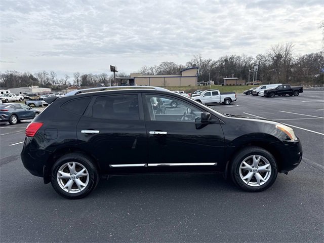 2011 Nissan Rogue SV photo 2