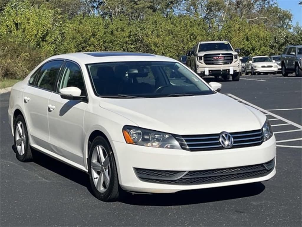 Used 2013 Volkswagen Passat 2.5L SE w/PZEV Sedan