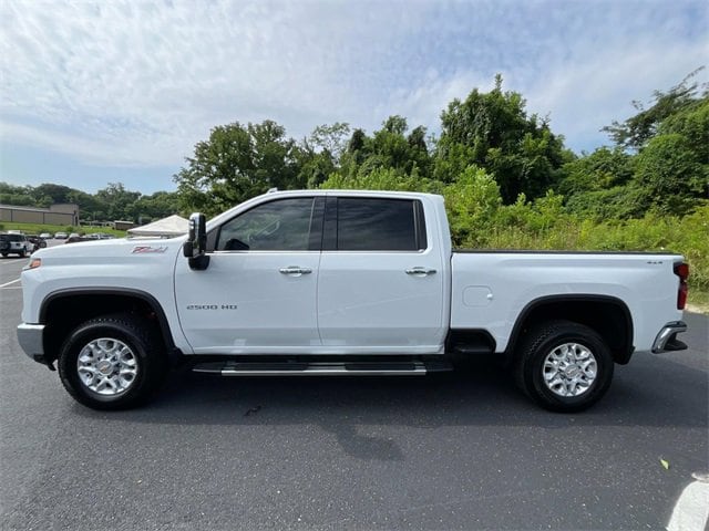 2024 Chevrolet Silverado 2500HD LTZ photo 2