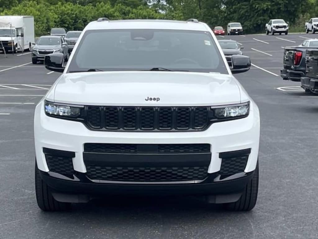 Used 2023 Jeep Grand Cherokee L Laredo SUV