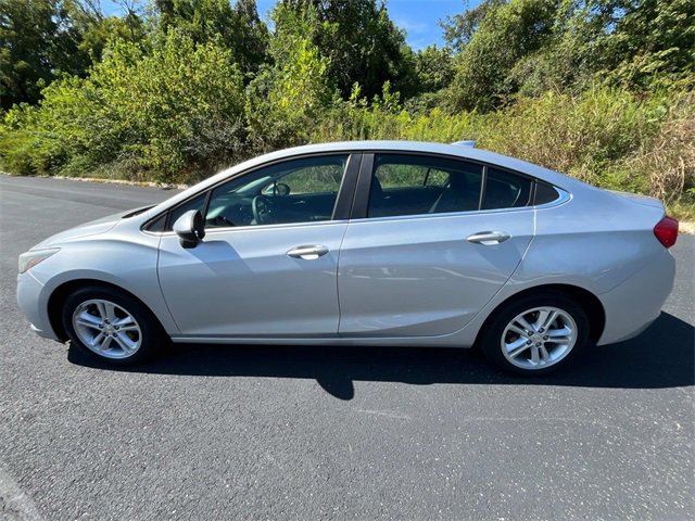 2016 Chevrolet Cruze LT photo 2