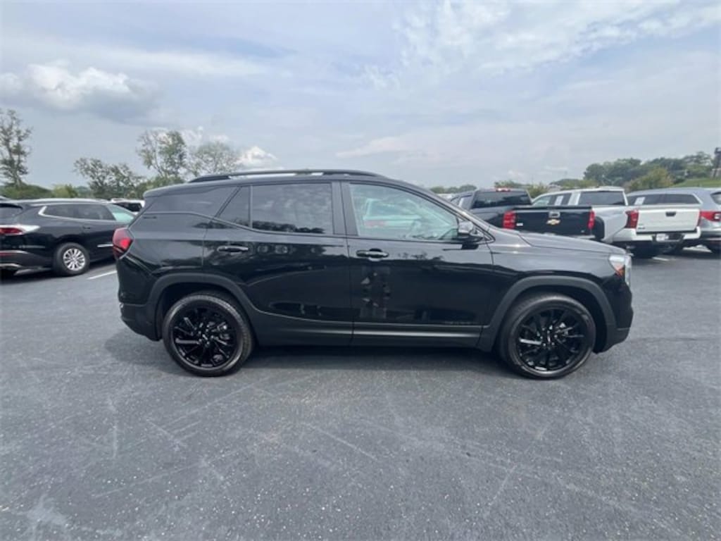 Used 2023 GMC Terrain SLE SUV