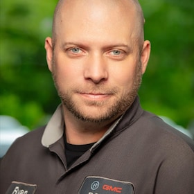 Staff member Tom from ID_cfb09aea24b0