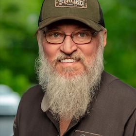 Staff member Tom from ID_cfb09aea24b0
