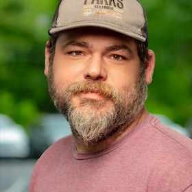 Staff member Tom from ID_cfb09aea24b0